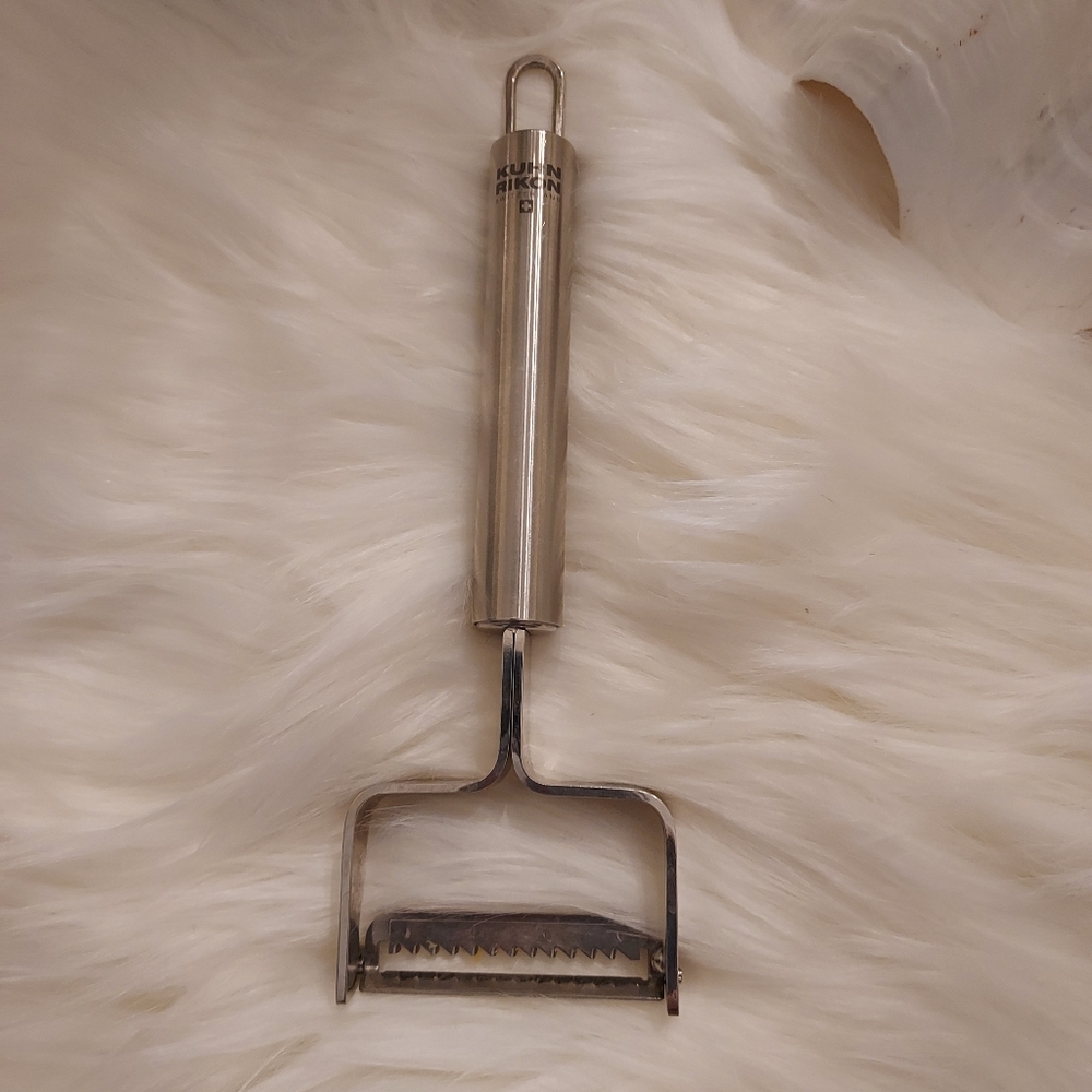 Kuhn Rikon Julienne Peeler.